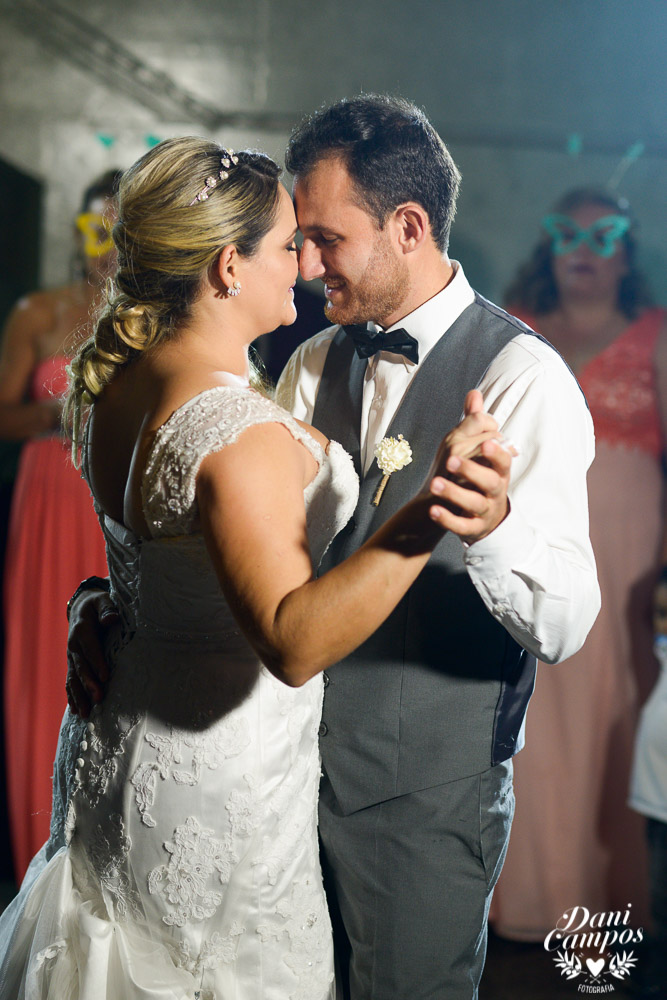casamento na praia casar de dia fotografos no litoral caraguatuba ilha bela noiva noivo casar de dia casamento pe na areia