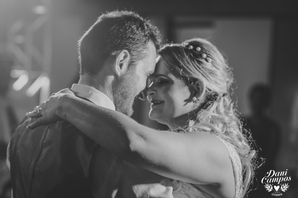 casamento na praia casar de dia fotografos no litoral caraguatuba ilha bela noiva noivo casar de dia casamento pe na areia