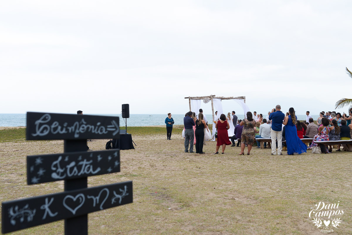 casamento na praia casar de dia fotografos no litoral caraguatuba ilha bela noiva noivo casar de dia casamento pe na areia