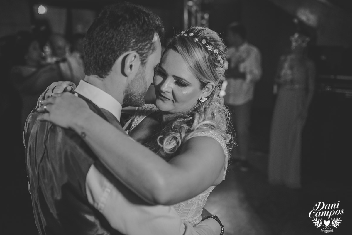 casamento na praia casar de dia fotografos no litoral caraguatuba ilha bela noiva noivo casar de dia casamento pe na areia