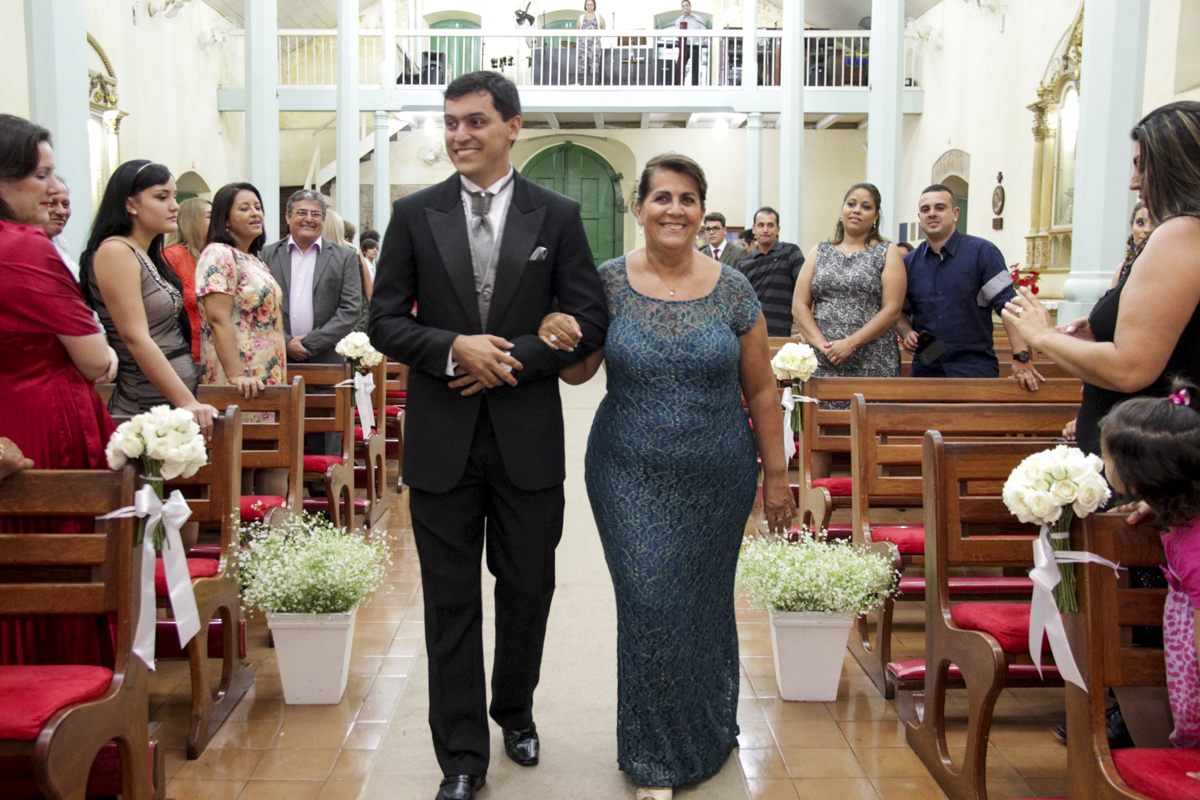 dani campos fotografa, fotografo de casamento, noiva , fotos making of da noiva, making of do noivo, fotos vestidos de noiva, terno, igreja matriz sao sebastiao - sp, fotografo litoral norte sao paulo, casamento de dia, casamento igreja, chuva de arroz, f