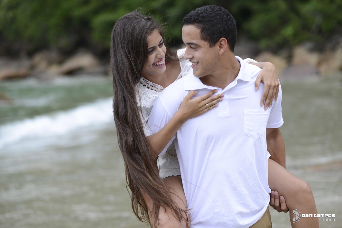 dani campos fotografa, fotografo de casamento, noiva , fotos making of da noiva, making of do noivo, fotos vestidos de noiva, terno, igreja matriz sao sebastiao - sp, fotografo litoral norte sao paulo, casamento de dia, casamento igreja, chuva de arroz, f