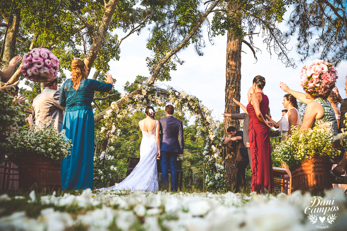 casamento no campo fotografia de casamento fotografos no litoral dani campos fotografica recanto santa barbara jambeiro litoral norte fotografia wedding noiva noivo making of