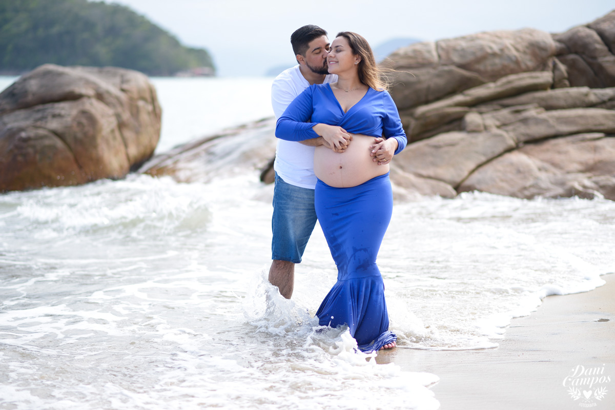 fotografia gestante gestante na praia ensaio fotografico gestante Ilha Bela fotografo no litoral norte dani campos fotografia