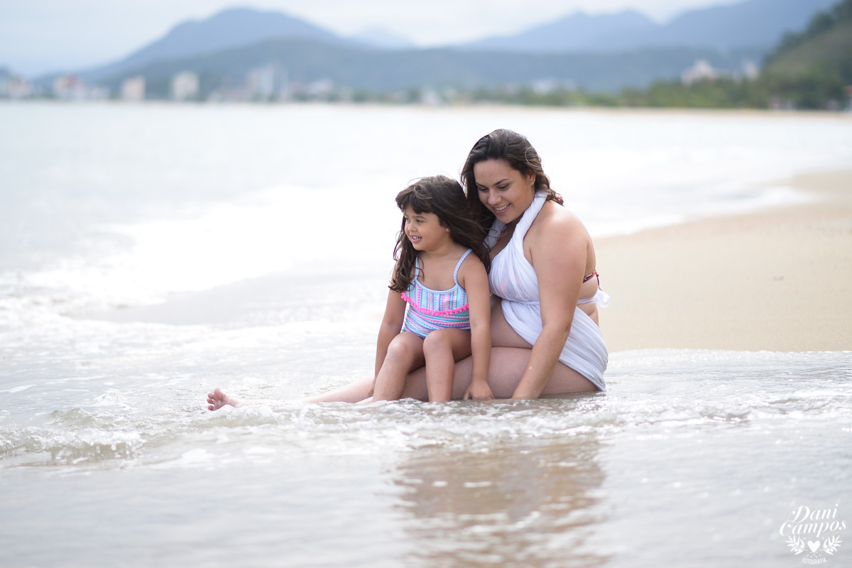fotografia gestante gestante na praia ensaio fotografico gestante Ilha Bela fotografo no litoral norte dani campos fotografia
