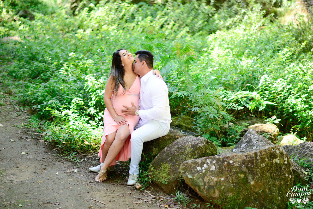 ensaio gestante gravida na praia dani campos fotografia fotografos no litoral ensaio gravida maternidade ubatuba ruinas da laginha mae de menina
