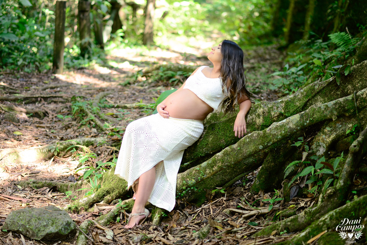 ensaio gestante gravida na praia dani campos fotografia fotografos no litoral ensaio gravida maternidade ubatuba ruinas da laginha mae de menina