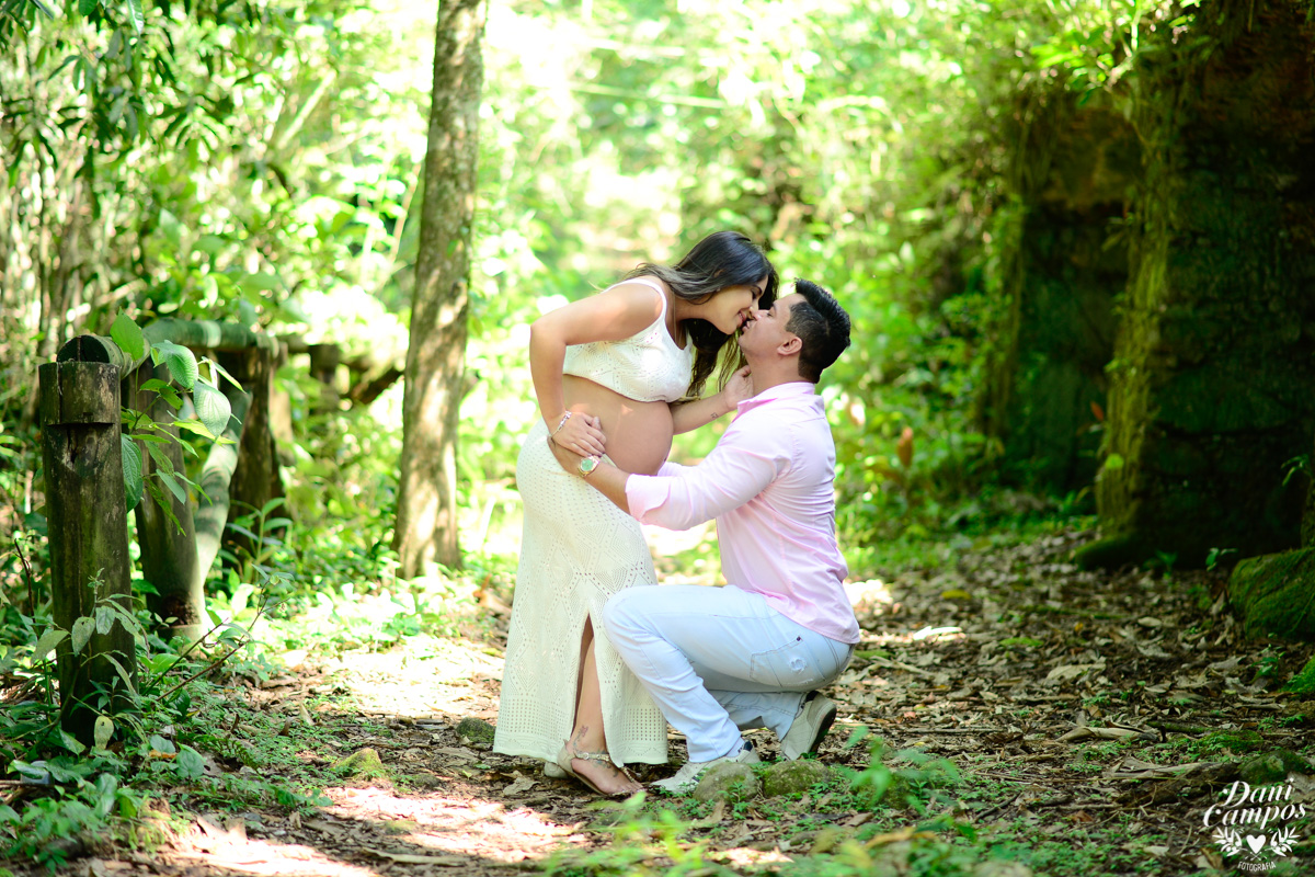ensaio gestante gravida na praia dani campos fotografia fotografos no litoral ensaio gravida maternidade ubatuba ruinas da laginha mae de menina