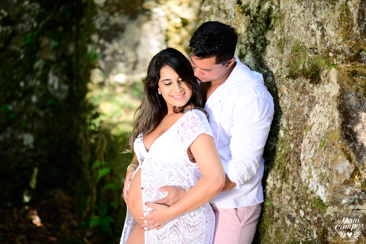 ensaio gestante gravida na praia dani campos fotografia fotografos no litoral ensaio gravida maternidade ubatuba ruinas da laginha mae de menina