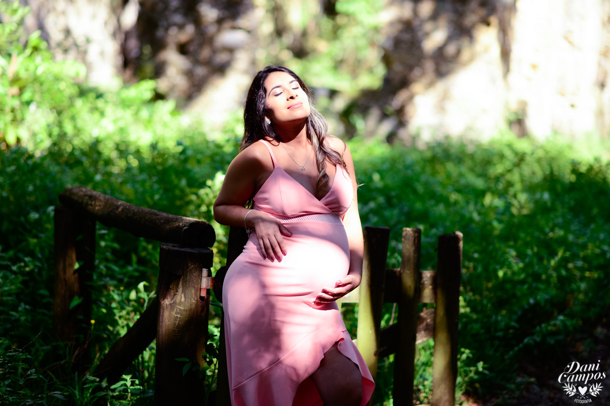 ensaio gestante gravida na praia dani campos fotografia fotografos no litoral ensaio gravida maternidade ubatuba ruinas da laginha mae de menina