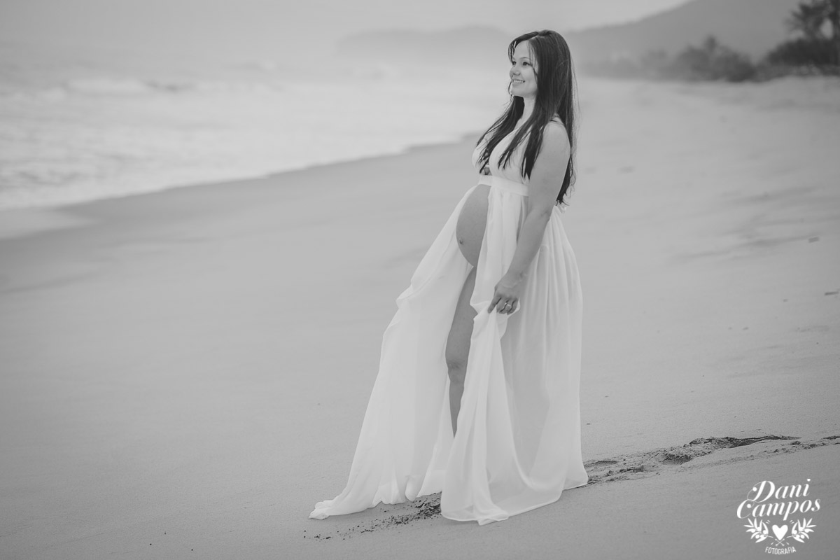 fotografia gestante na praia beach maternidade fotografos no litoral dani campos fotografia maternidade gravida mae de menina dogs base