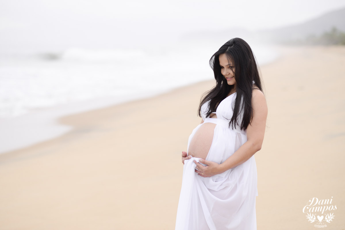 fotografia gestante na praia beach maternidade fotografos no litoral dani campos fotografia maternidade gravida mae de menina dogs base
