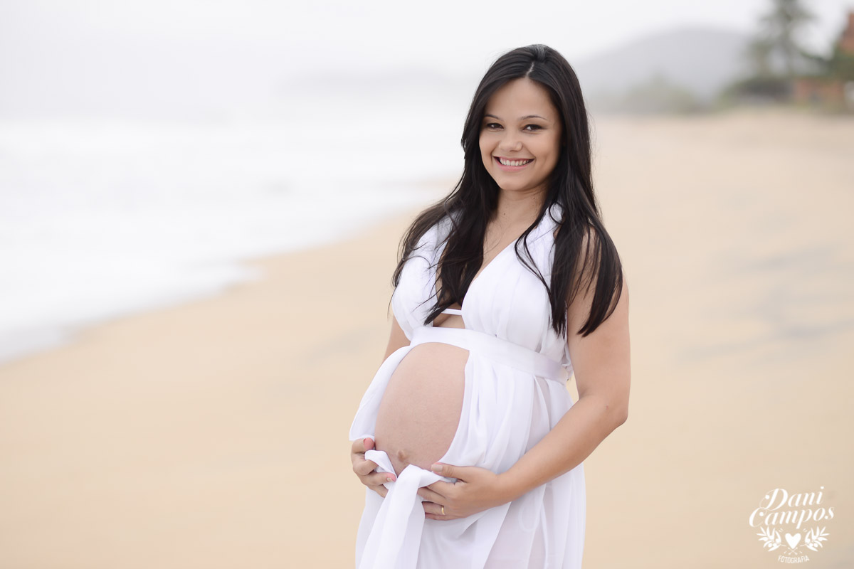fotografia gestante na praia beach maternidade fotografos no litoral dani campos fotografia maternidade gravida mae de menina dogs base