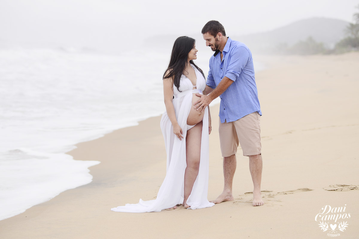 fotografia gestante na praia beach maternidade fotografos no litoral dani campos fotografia maternidade gravida mae de menina dogs base