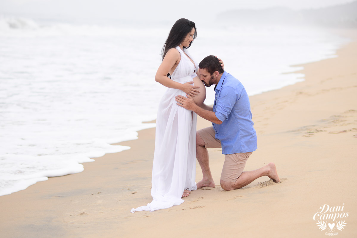 fotografia gestante na praia beach maternidade fotografos no litoral dani campos fotografia maternidade gravida mae de menina dogs base