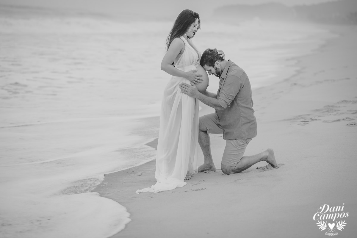 fotografia gestante na praia beach maternidade fotografos no litoral dani campos fotografia maternidade gravida mae de menina dogs base
