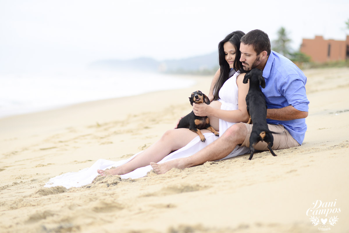 fotografia gestante na praia beach maternidade fotografos no litoral dani campos fotografia maternidade gravida mae de menina dogs base