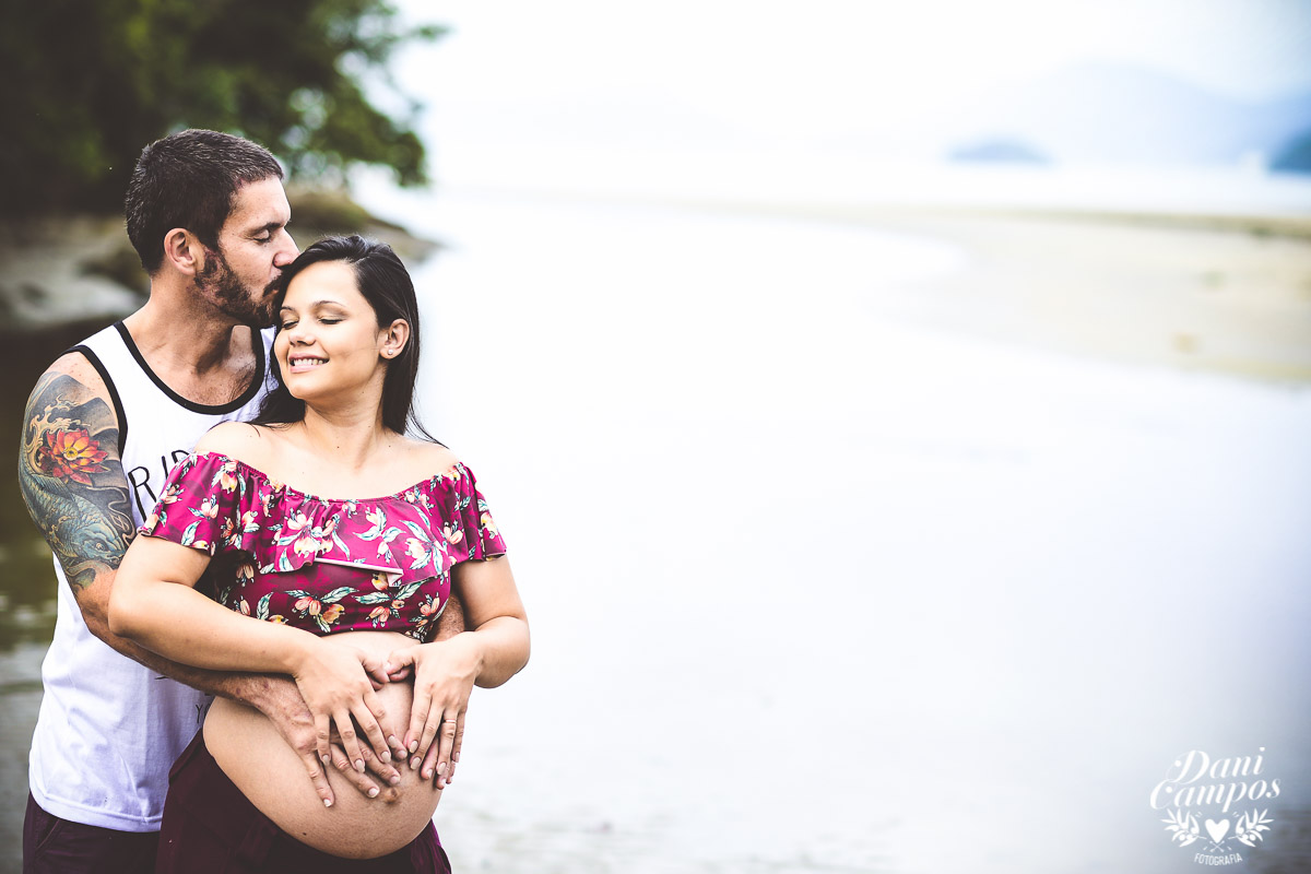 fotografia gestante na praia beach maternidade fotografos no litoral dani campos fotografia maternidade gravida mae de menina dogs base