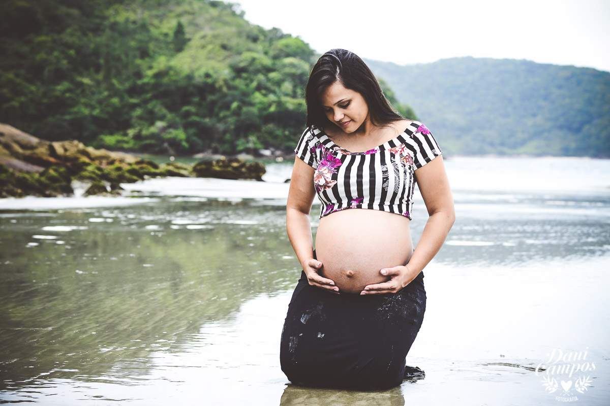 fotografia gestante na praia beach maternidade fotografos no litoral dani campos fotografia maternidade gravida mae de menina dogs base