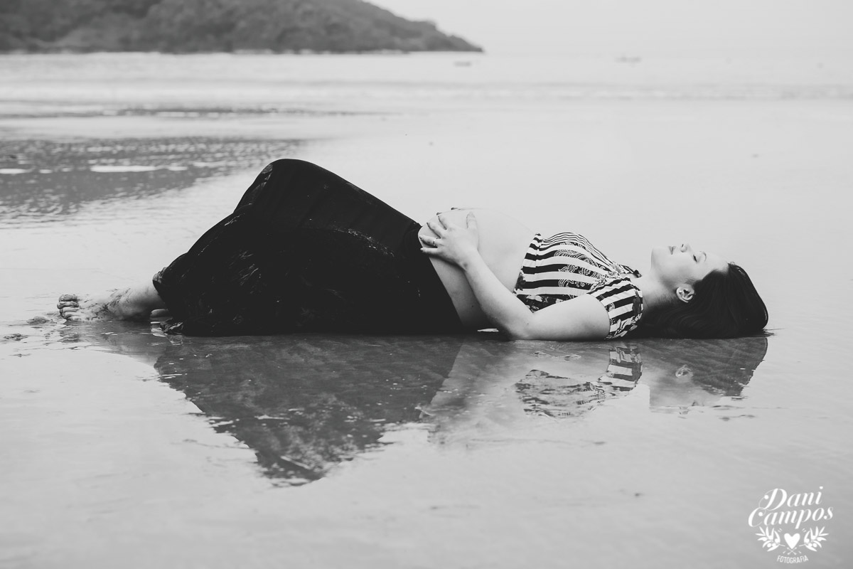fotografia gestante na praia beach maternidade fotografos no litoral dani campos fotografia maternidade gravida mae de menina dogs base