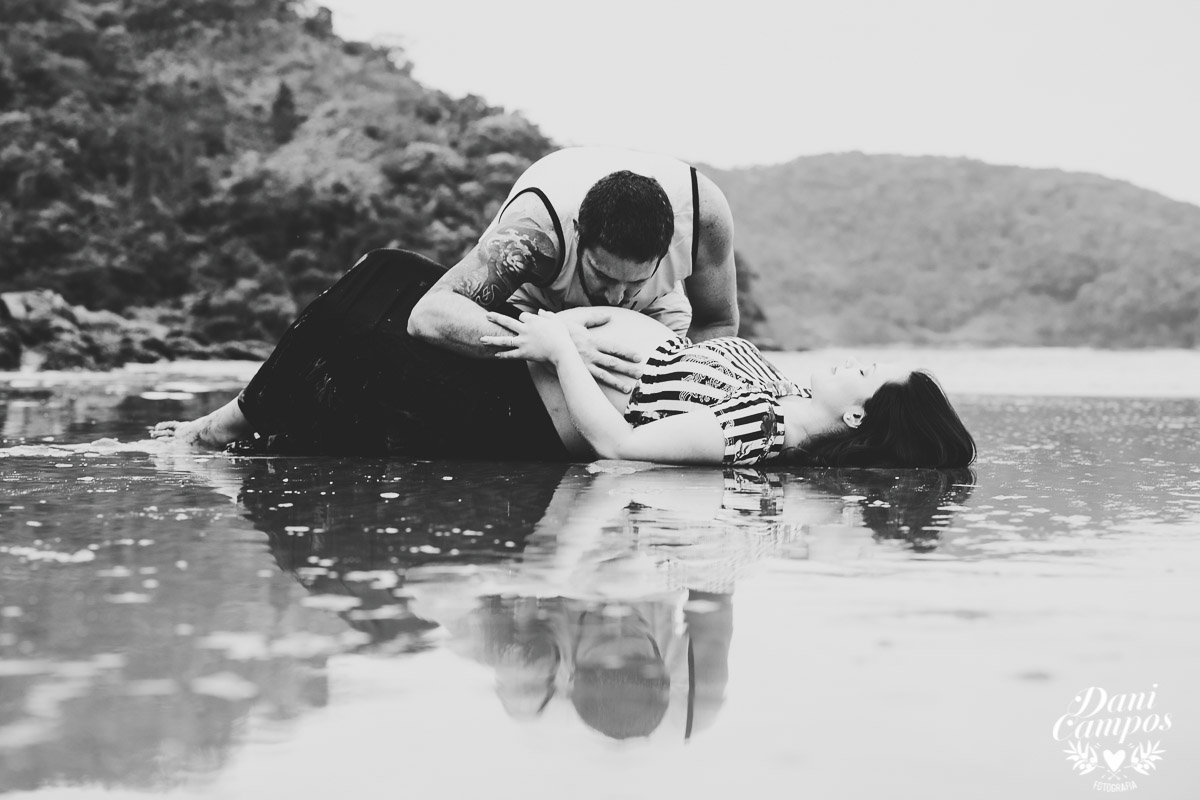 fotografia gestante na praia beach maternidade fotografos no litoral dani campos fotografia maternidade gravida mae de menina dogs base