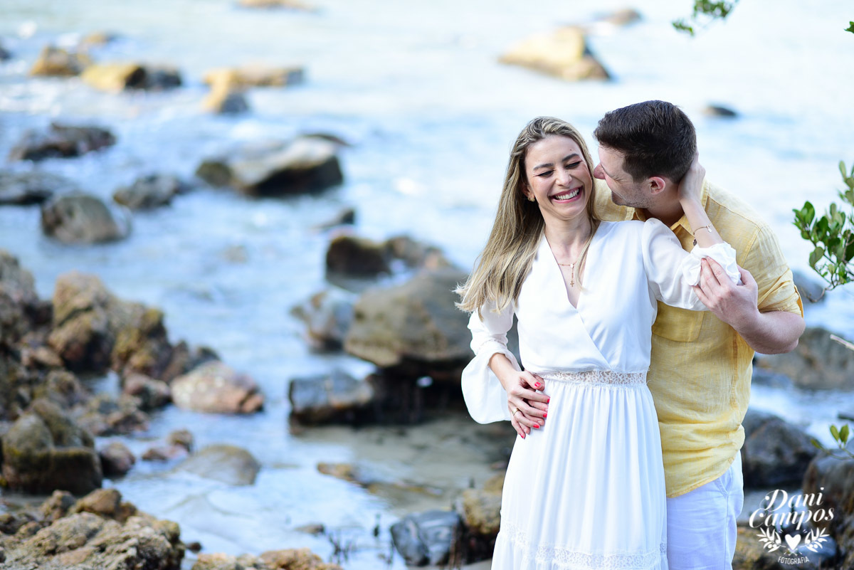 #fotoscasamento #prewedding #casamentonapraia #casarnapraia #destinationwedding #casamentonocampo #casarnocampo #makingof #casaremilhabela #casamentoemilhabela #fotografiadecasamento #casardedia #lapisdenoiva #chuvadearroz #casa28 #vilasalga #casadecanoa 