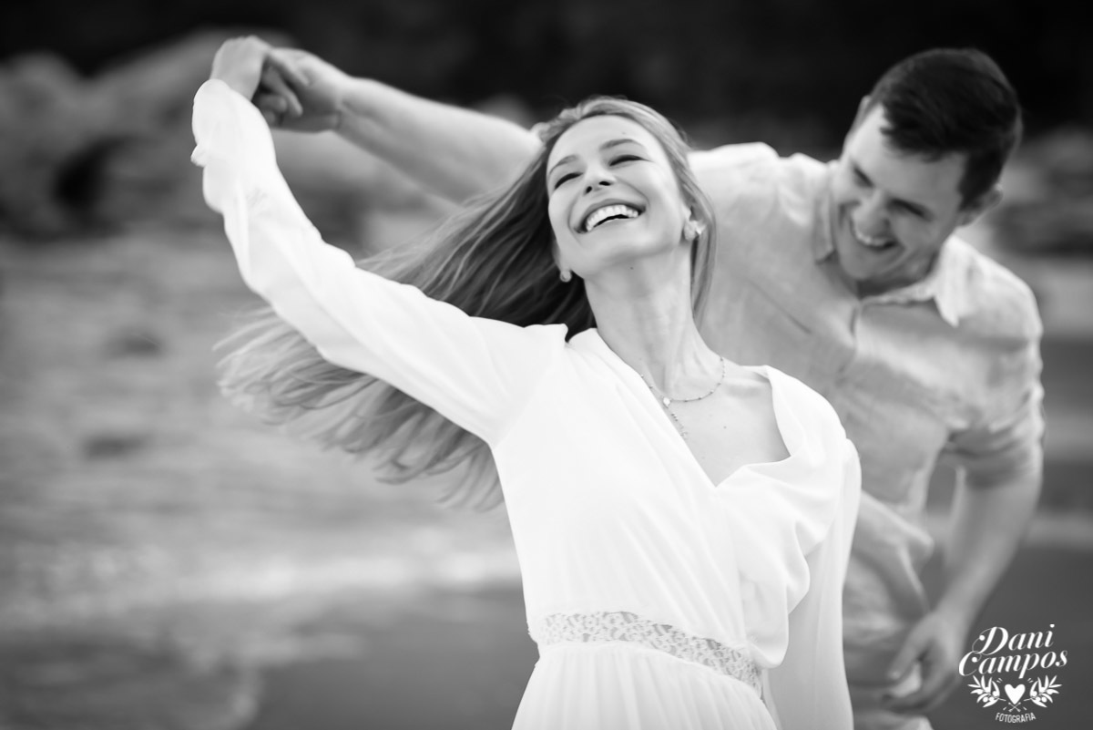 #fotoscasamento #prewedding #casamentonapraia #casarnapraia #destinationwedding #casamentonocampo #casarnocampo #makingof #casaremilhabela #casamentoemilhabela #fotografiadecasamento #casardedia #lapisdenoiva #chuvadearroz #casa28 #vilasalga #casadecanoa 