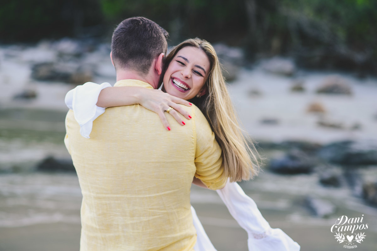 #fotoscasamento #prewedding #casamentonapraia #casarnapraia #destinationwedding #casamentonocampo #casarnocampo #makingof #casaremilhabela #casamentoemilhabela #fotografiadecasamento #casardedia #lapisdenoiva #chuvadearroz #casa28 #vilasalga #casadecanoa 