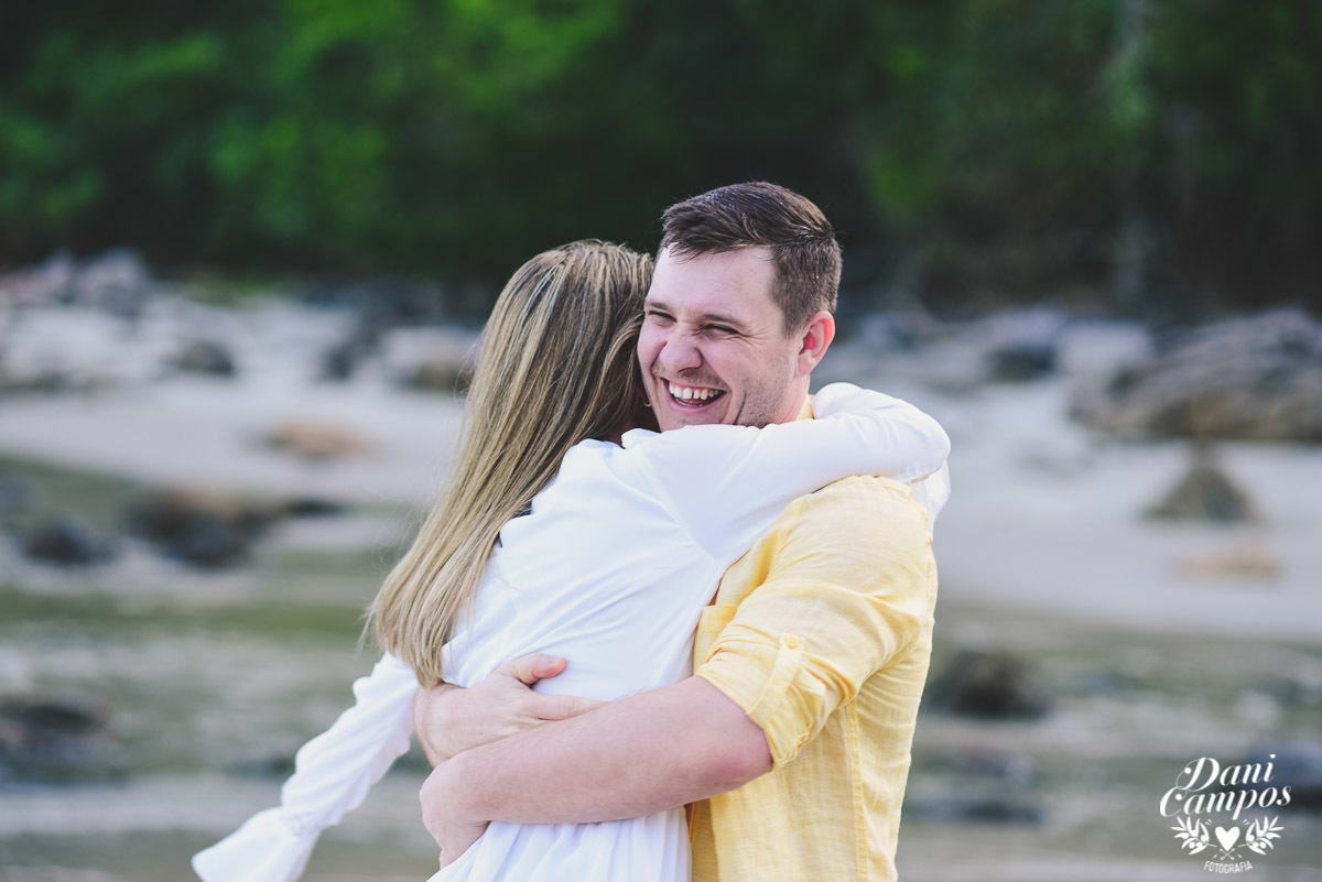 #fotoscasamento #prewedding #casamentonapraia #casarnapraia #destinationwedding #casamentonocampo #casarnocampo #makingof #casaremilhabela #casamentoemilhabela #fotografiadecasamento #casardedia #lapisdenoiva #chuvadearroz #casa28 #vilasalga #casadecanoa 