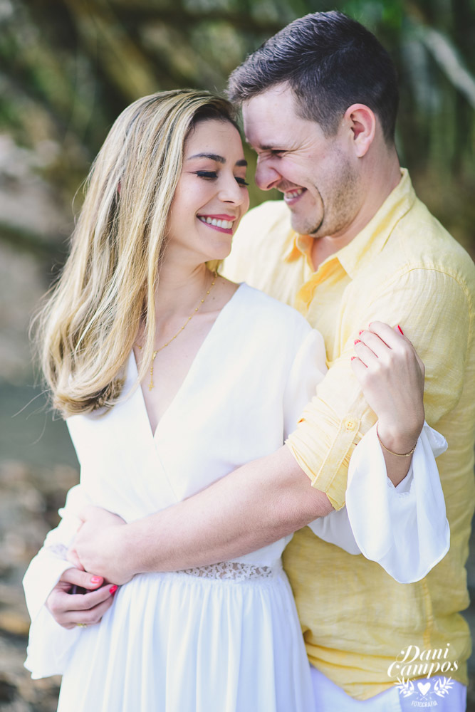 #fotoscasamento #prewedding #casamentonapraia #casarnapraia #destinationwedding #casamentonocampo #casarnocampo #makingof #casaremilhabela #casamentoemilhabela #fotografiadecasamento #casardedia #lapisdenoiva #chuvadearroz #casa28 #vilasalga #casadecanoa 