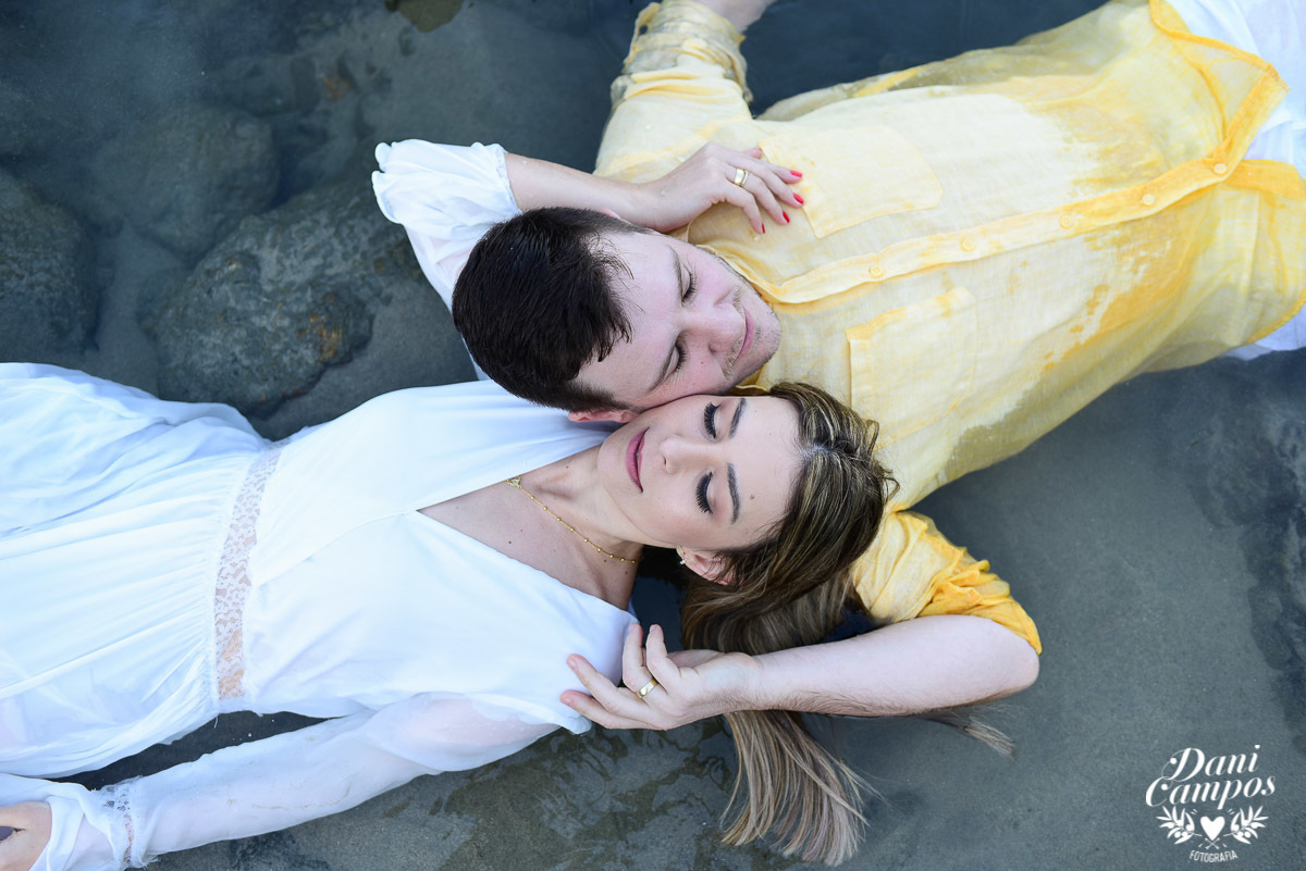 #fotoscasamento #prewedding #casamentonapraia #casarnapraia #destinationwedding #casamentonocampo #casarnocampo #makingof #casaremilhabela #casamentoemilhabela #fotografiadecasamento #casardedia #lapisdenoiva #chuvadearroz #casa28 #vilasalga #casadecanoa 