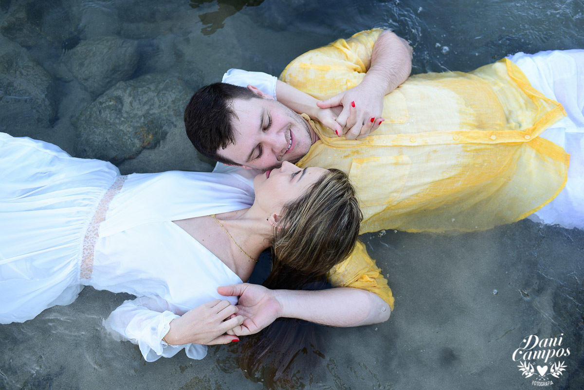 #fotoscasamento #prewedding #casamentonapraia #casarnapraia #destinationwedding #casamentonocampo #casarnocampo #makingof #casaremilhabela #casamentoemilhabela #fotografiadecasamento #casardedia #lapisdenoiva #chuvadearroz #casa28 #vilasalga #casadecanoa 