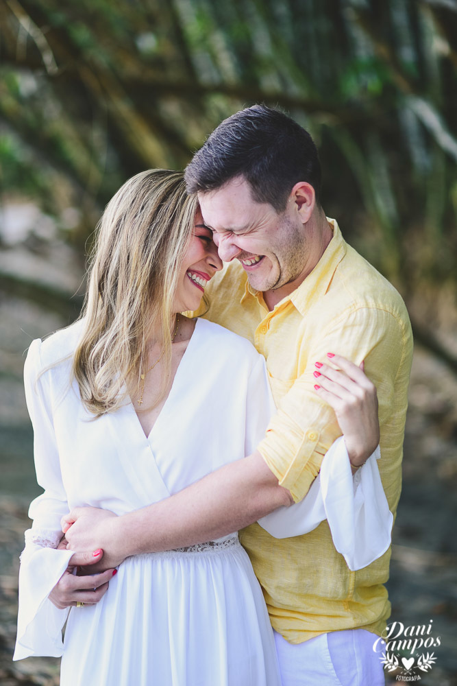 #fotoscasamento #prewedding #casamentonapraia #casarnapraia #destinationwedding #casamentonocampo #casarnocampo #makingof #casaremilhabela #casamentoemilhabela #fotografiadecasamento #casardedia #lapisdenoiva #chuvadearroz #casa28 #vilasalga #casadecanoa 