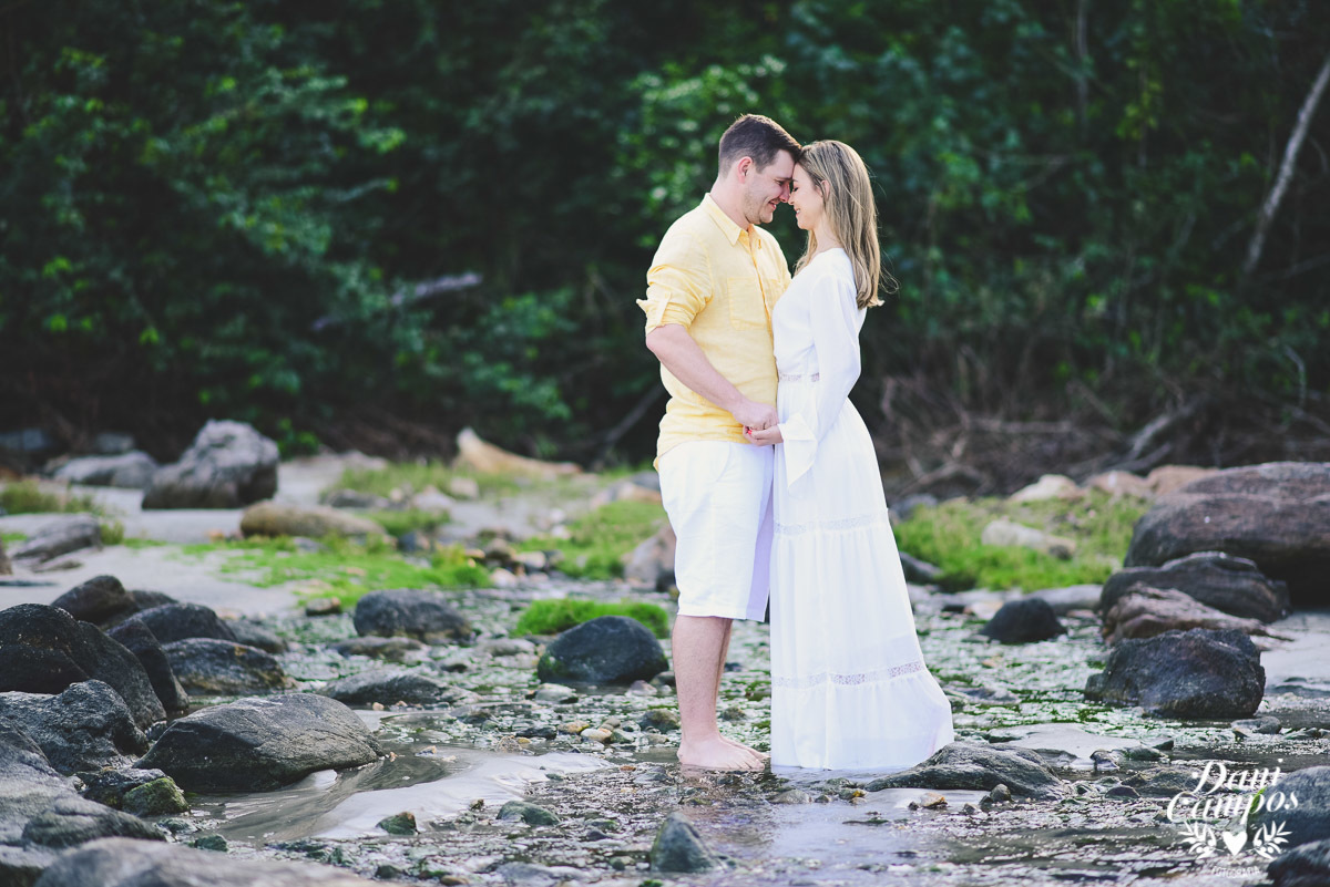#fotoscasamento #prewedding #casamentonapraia #casarnapraia #destinationwedding #casamentonocampo #casarnocampo #makingof #casaremilhabela #casamentoemilhabela #fotografiadecasamento #casardedia #lapisdenoiva #chuvadearroz #casa28 #vilasalga #casadecanoa 