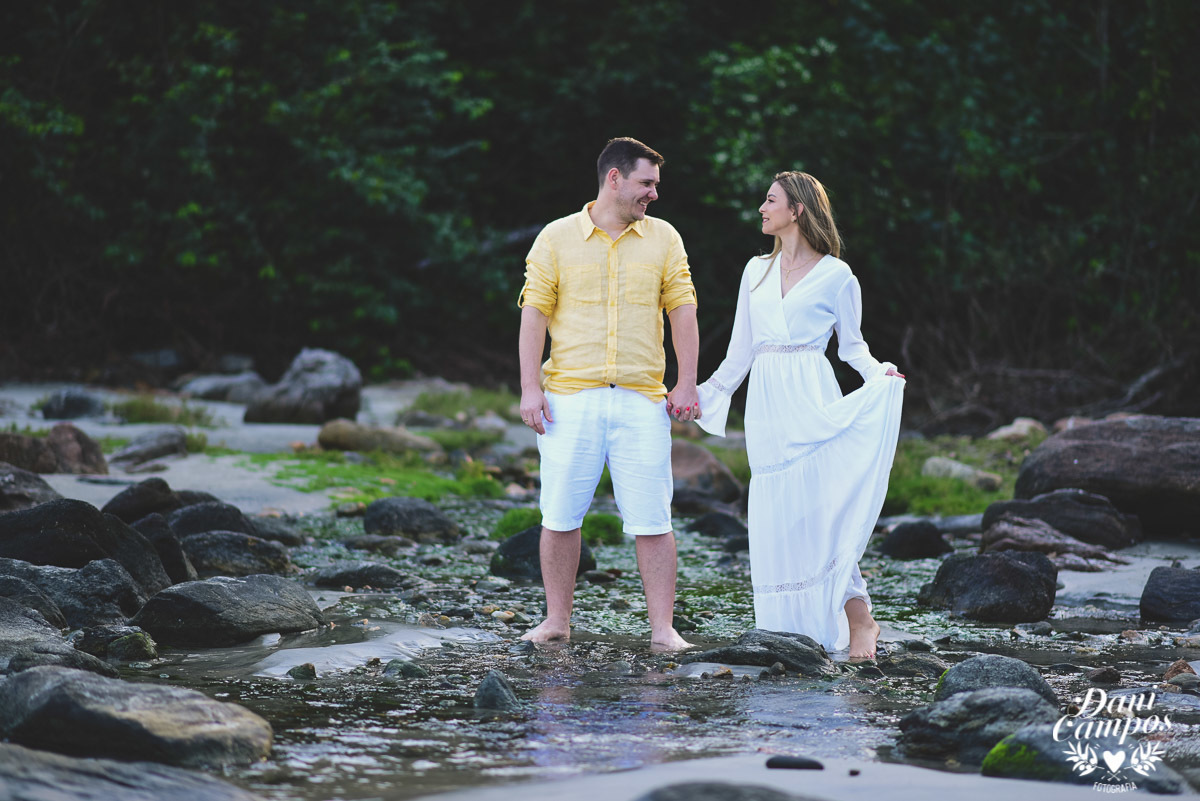 #fotoscasamento #prewedding #casamentonapraia #casarnapraia #destinationwedding #casamentonocampo #casarnocampo #makingof #casaremilhabela #casamentoemilhabela #fotografiadecasamento #casardedia #lapisdenoiva #chuvadearroz #casa28 #vilasalga #casadecanoa 