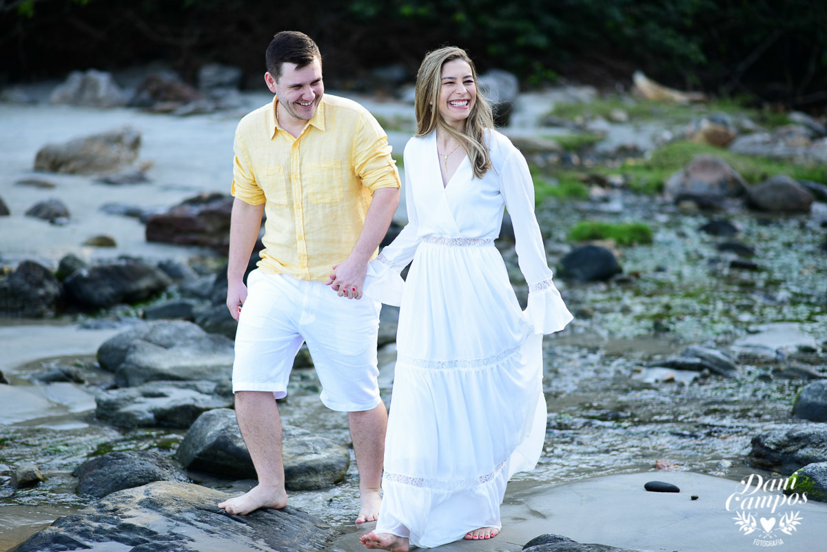 #fotoscasamento #prewedding #casamentonapraia #casarnapraia #destinationwedding #casamentonocampo #casarnocampo #makingof #casaremilhabela #casamentoemilhabela #fotografiadecasamento #casardedia #lapisdenoiva #chuvadearroz #casa28 #vilasalga #casadecanoa 