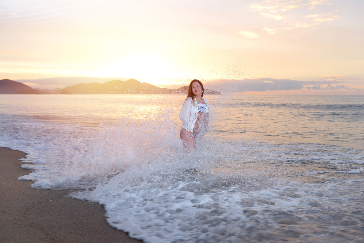 gestante ensaio fotografico gestante fotos na praia gestante na praia gravida fotografos no litoral