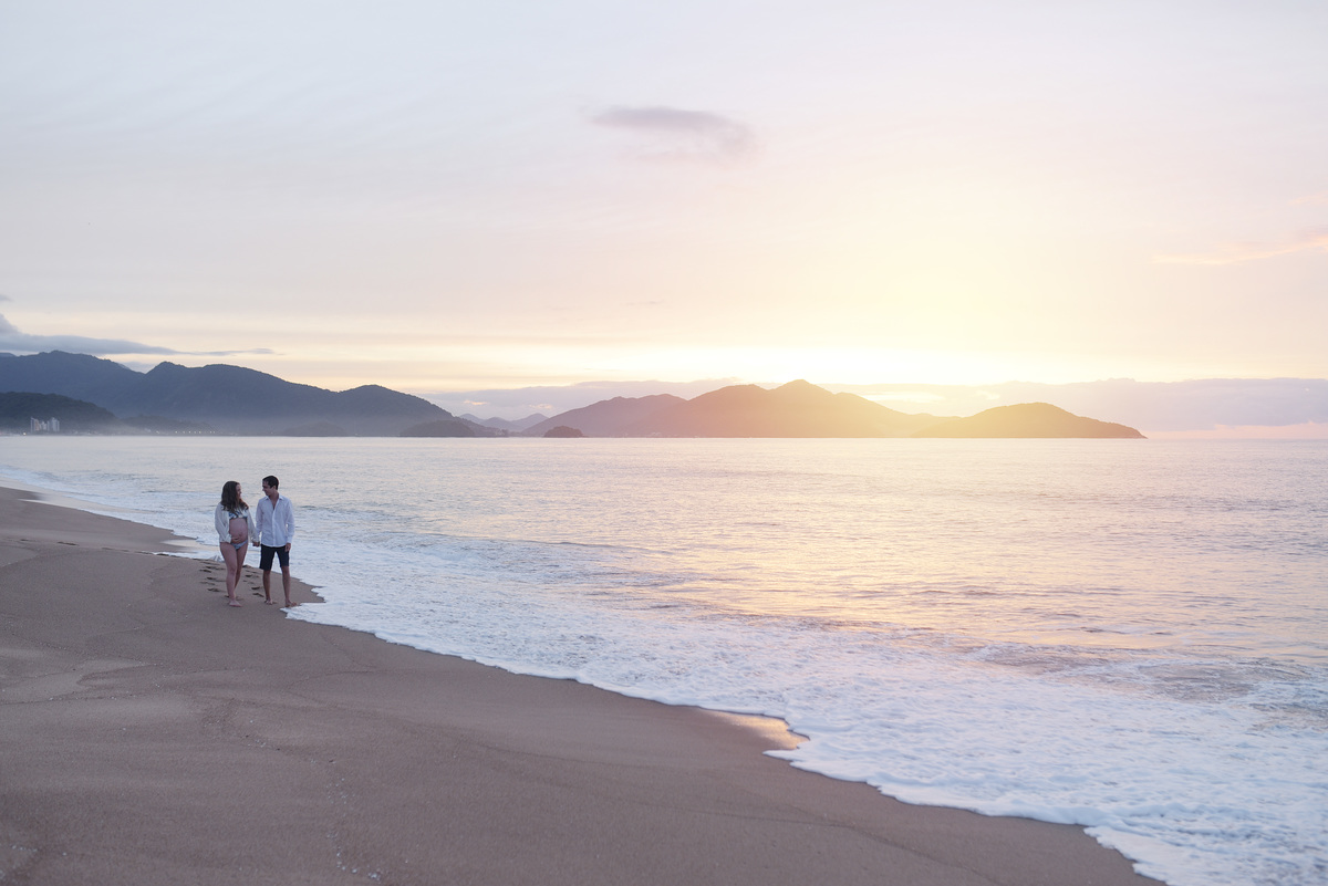 gestante ensaio fotografico gestante fotos na praia gestante na praia gravida fotografos no litoral