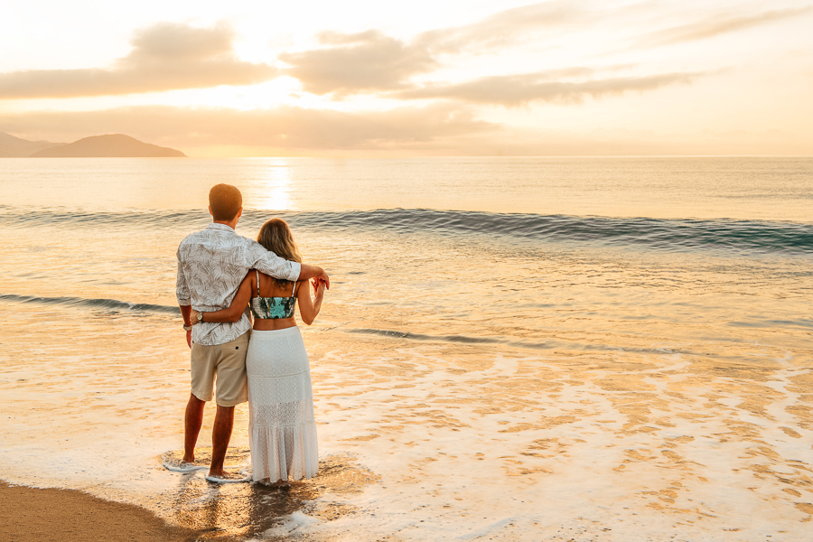 pre wedding na praia ensaio fotografico na praia nascer do sol fotografo no litoral