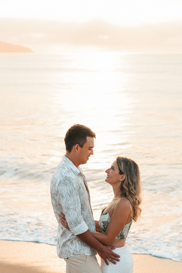 pre wedding na praia ensaio fotografico na praia nascer do sol fotografo no litoral