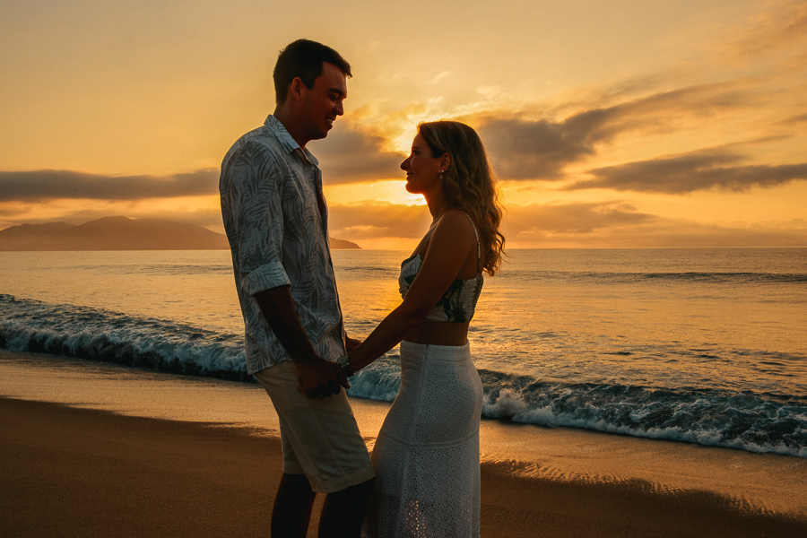 pre wedding na praia ensaio fotografico na praia nascer do sol fotografo no litoral