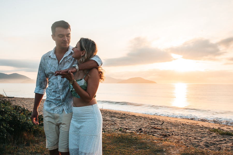 pre wedding na praia ensaio fotografico na praia nascer do sol fotografo no litoral
