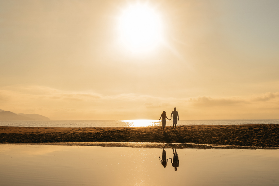pre wedding na praia ensaio fotografico na praia nascer do sol fotografo no litoral