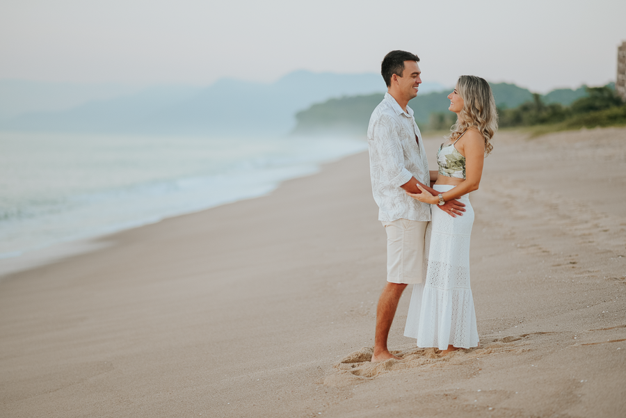 pre wedding na praia ensaio fotografico na praia nascer do sol fotografo no litoral