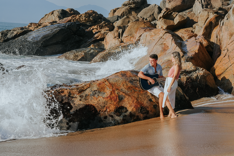 pre wedding na praia ensaio fotografico na praia nascer do sol fotografo no litoral