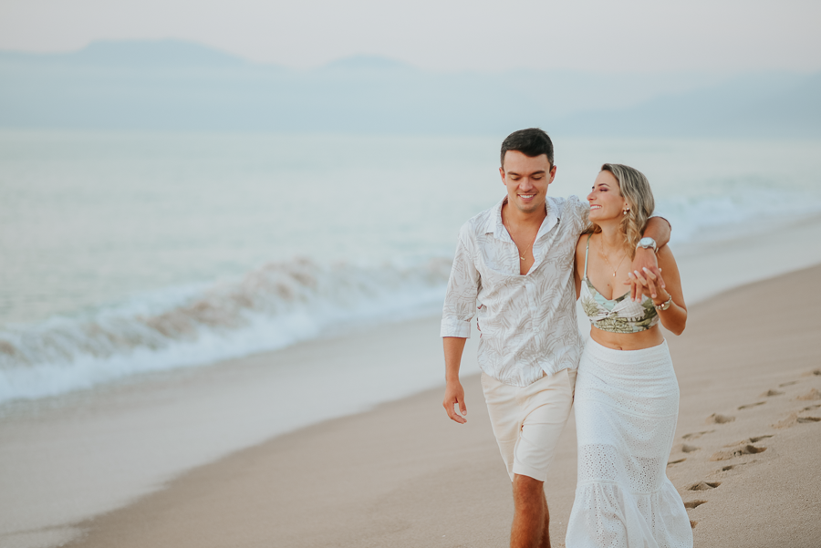 pre wedding na praia ensaio fotografico na praia nascer do sol fotografo no litoral