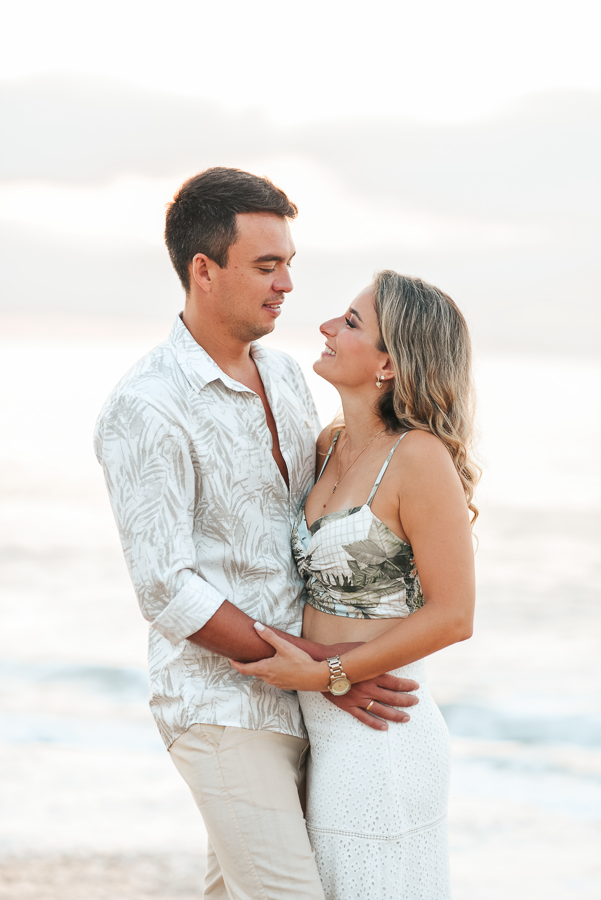 pre wedding na praia ensaio fotografico na praia nascer do sol fotografo no litoral