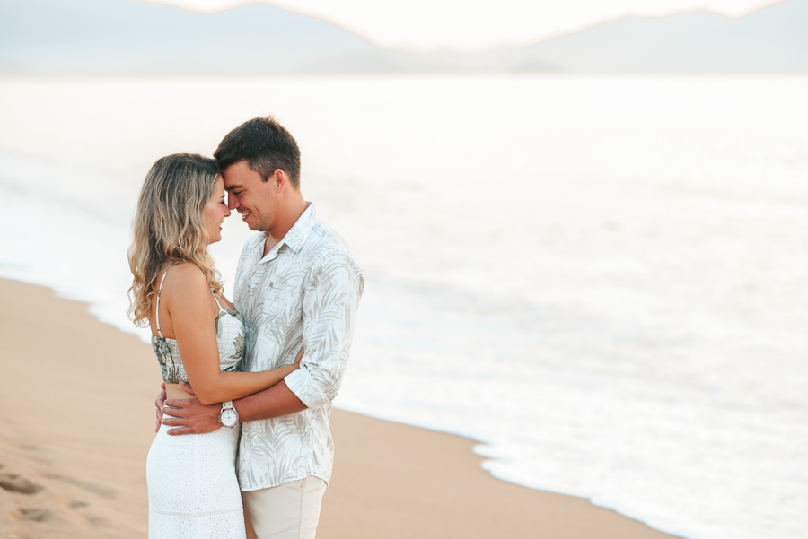 pre wedding na praia ensaio fotografico na praia nascer do sol fotografo no litoral