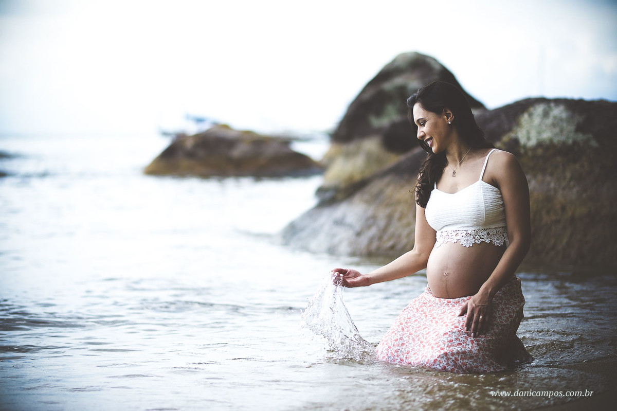 ensaio fotografico gestante, gestante na praia, Ilha Bela, ensaio fotografico, maternidade, dani campos fotografia