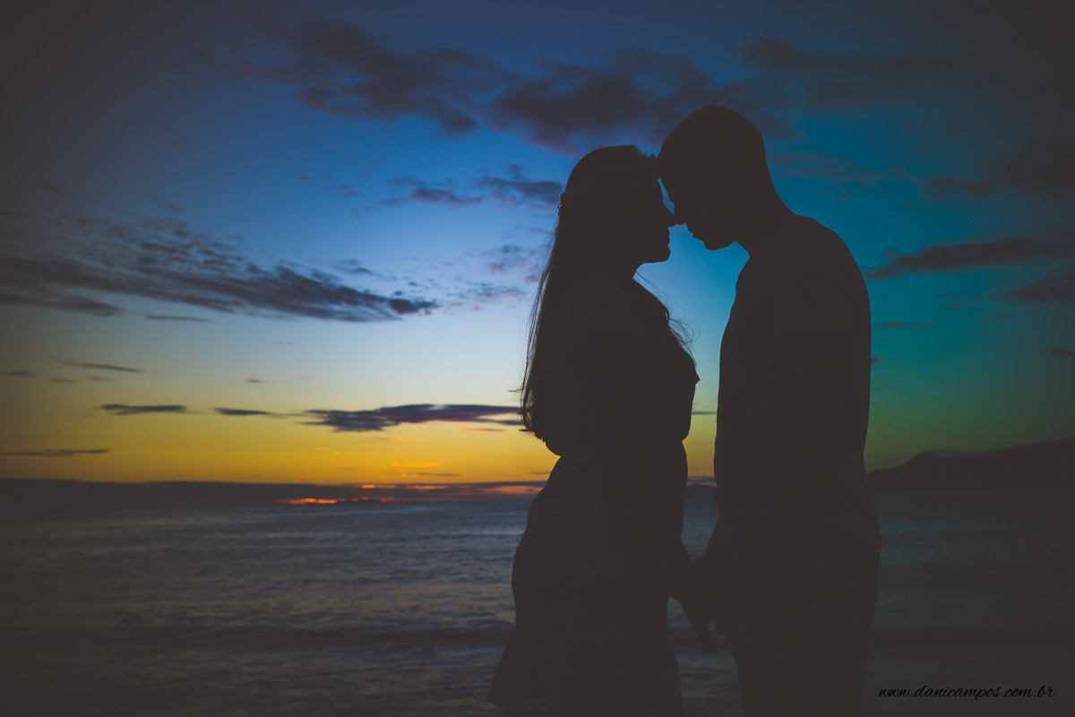 dani campos fotografia, casamento na praia, ensaio casaamento, pre wedding, fotografos no litoral, Caraguatatuba, Ilha Bela, nascer do sol, dog, casar na praia